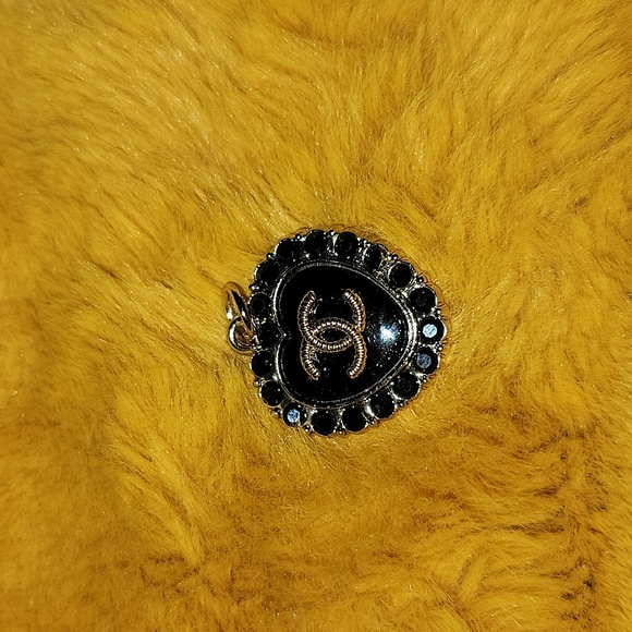 Lux Jewelry - EUC Vintage Charm button stamped